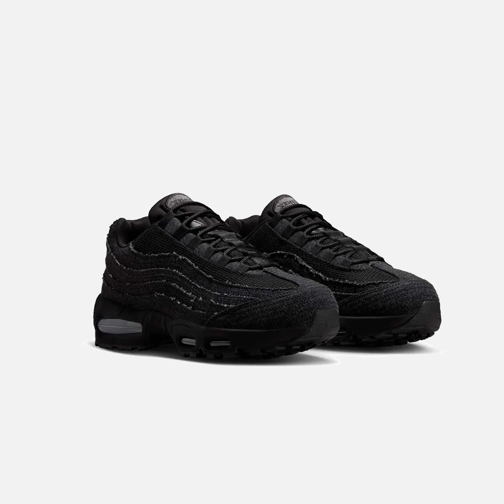 Levi’s x Nike Air Max 95 OG Black Anthracite side view, limited edition sneaker collaboration, detailed profile of black and anthracite Air Max 95, premium streetwear trainers.